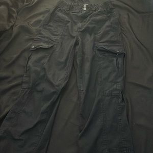 Garage black cargos